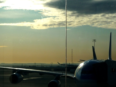 Aéroport Roissy-Charles-de-Gaulle dans la lumière du matin